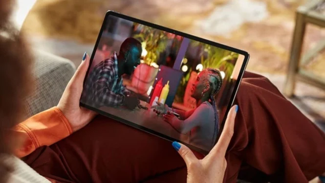 Lenovo Tab P12 Tawarkan Layar Besar 12.7 Inci dan Suara JBL Bertenaga, Saingi Laptop!