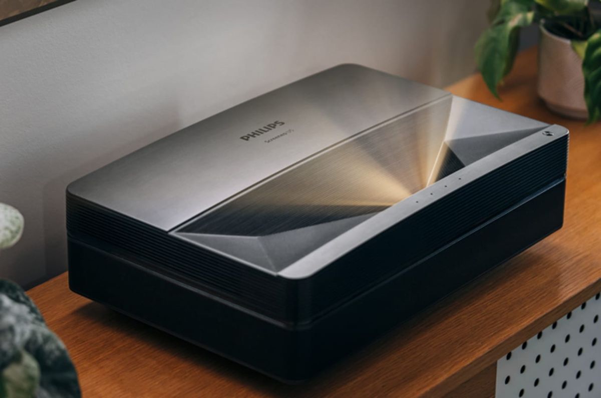 Inovasi Proyektor Ultra Short Throw, Solusi Praktis Bikin Bioskop di Rumah Jadi Nyata